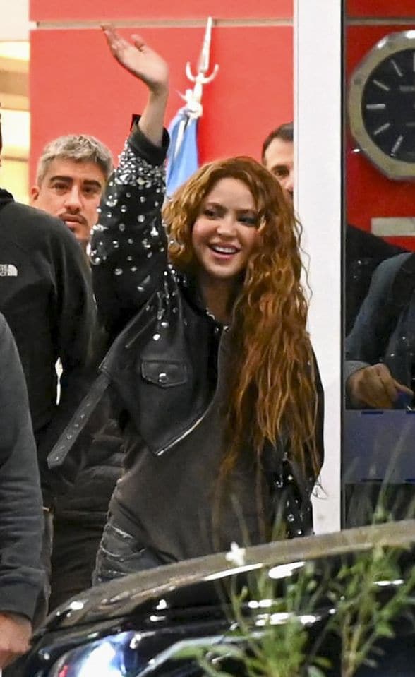 Shakira se mostró sonriente a su llegada a Argentina 