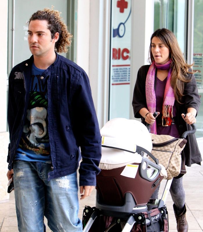 Elena Tablada y David Bisbal paseando