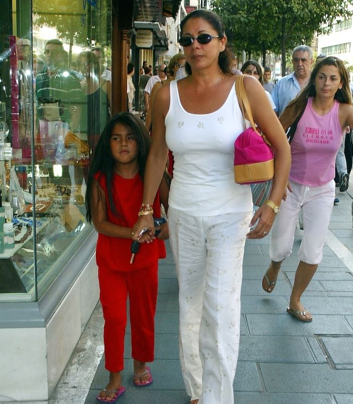 Isa Pantoja de pequeña con su madre Isabel Pantoja