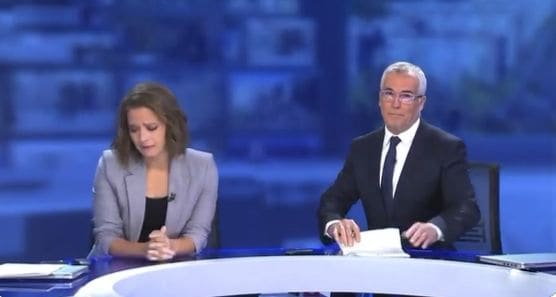 María Casado y David Cantero en los informativos de Telecinco tras informar de la muerte de Mayra Gómez-Kemp, octubre 2024