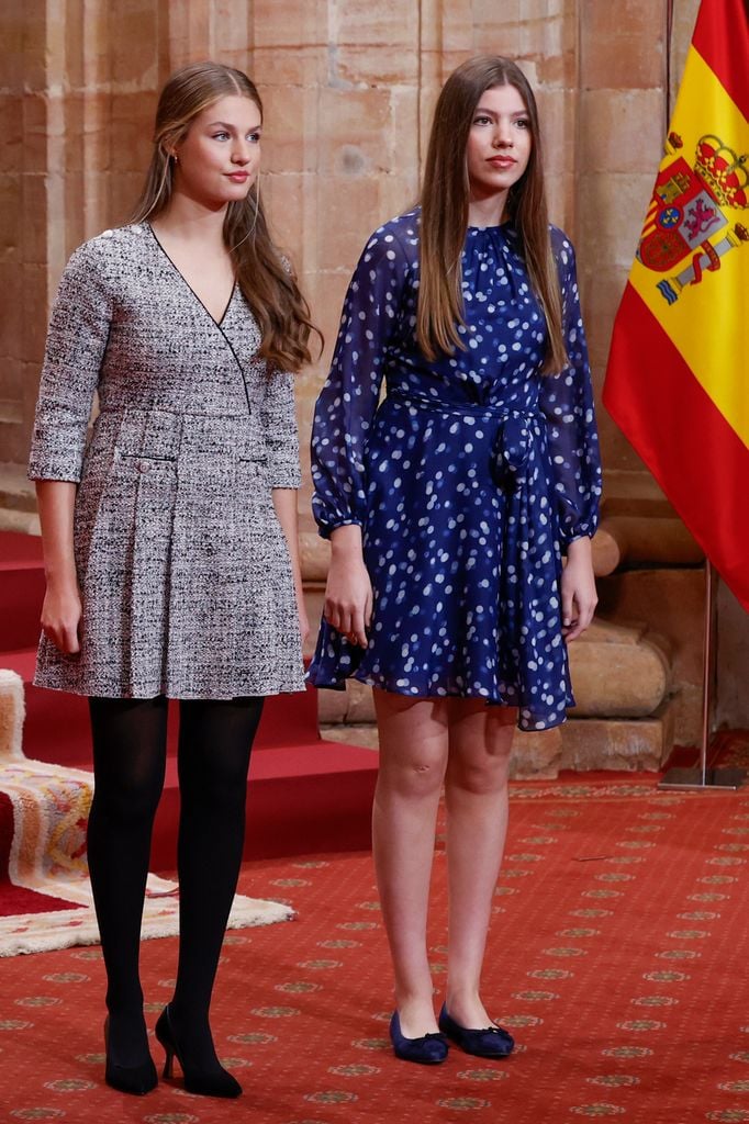 La reina Letizia, la princesa Leonor y la infanta Sofía, en la recepción previa a la ceremonia de entrega de Premios Princesa de Asturias 