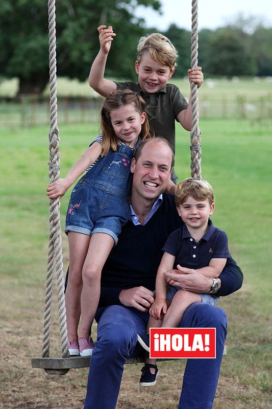 El duque de Cambridge con sus hijos