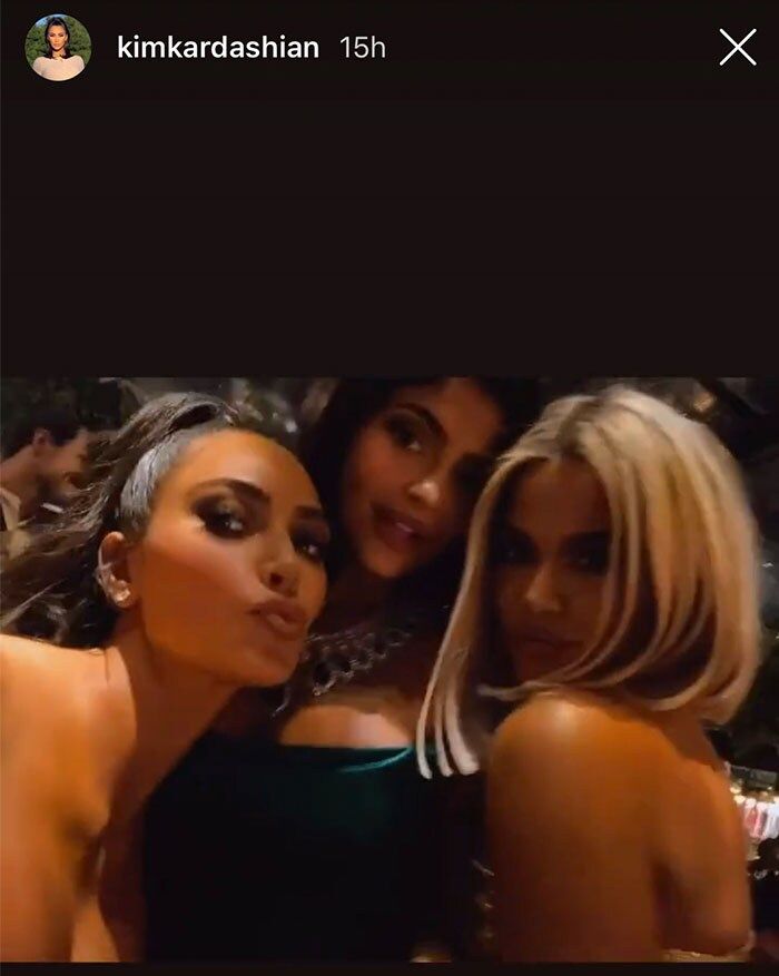 kardashianxmas9 a