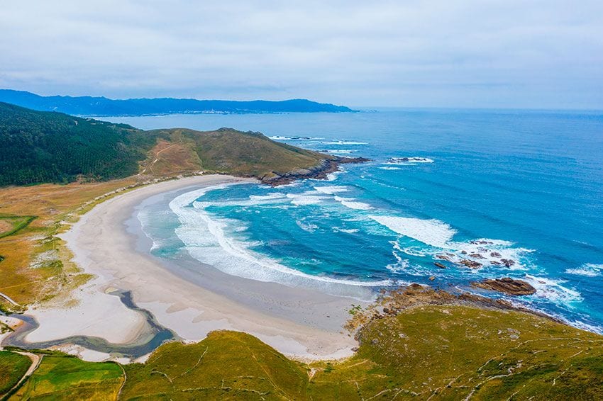 Panorámica de la bonita playa de Soesto en Laxe, A Coruña, Costa da Morte