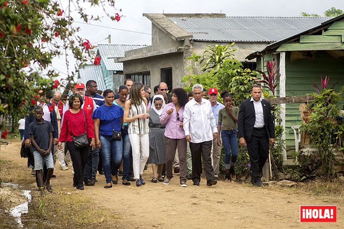 Letizia en su primer día de viaje de cooperación en República Dominicana