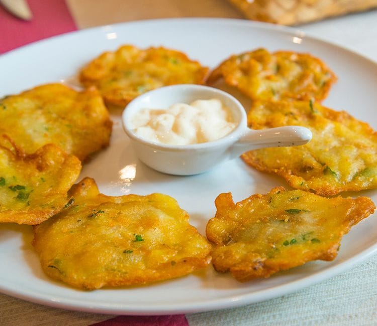 Tortillitas de camarones con mayonesa