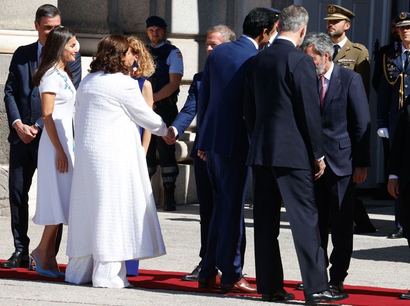 Bienvenida oficial con honores al jeque de Catar y su esposa