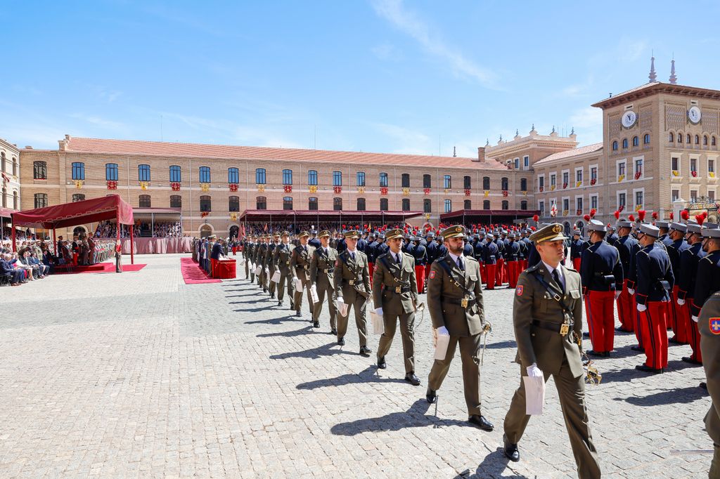 Entrega de los despachos de empleo en la academia general militar de Zaragoza el 3 de julio de 2024