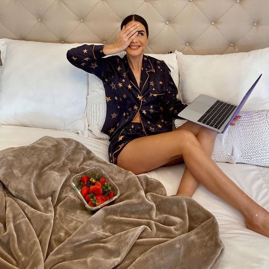 influencers luciendo sus pijamas en redes sociales