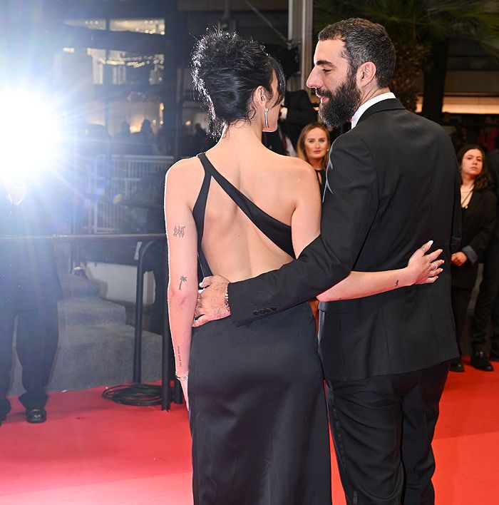 Dua Lipa posa en Cannes por primera vez con su novio Romain Gavras