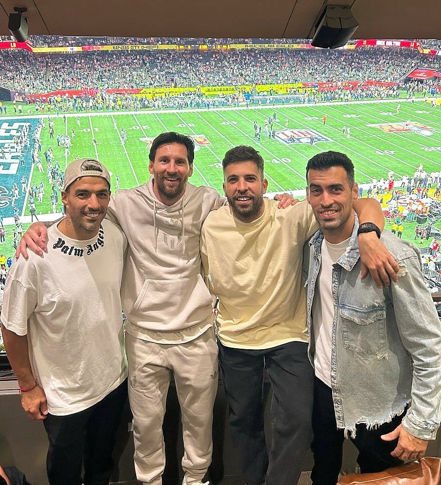  Lionel Messi, Jordi Alba, Luis Suárez y Sergio Busquets listos para disfrutar el Super Bowl LIX