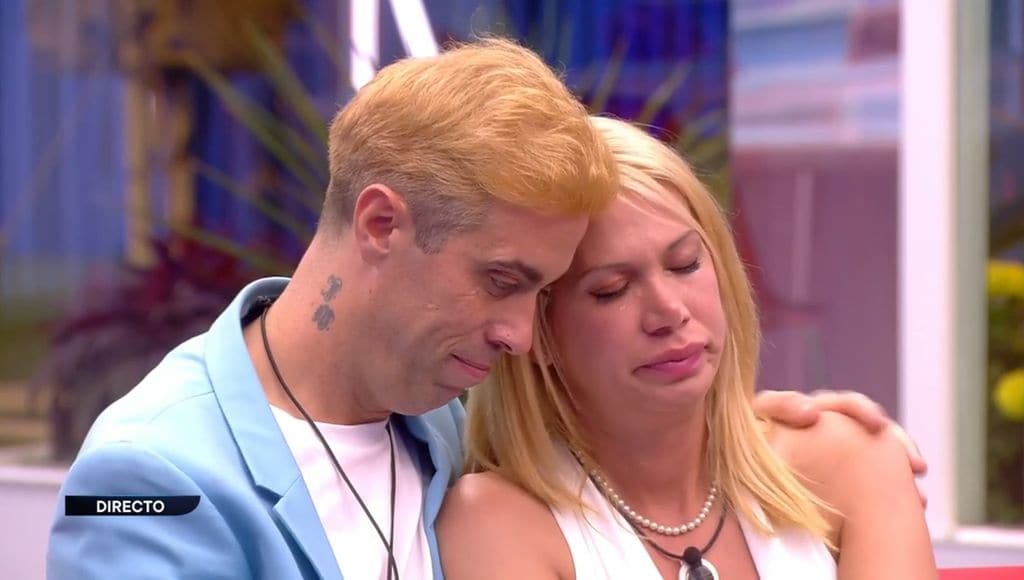 Vanessa y Javier de 'Gran Hermano' abrazados