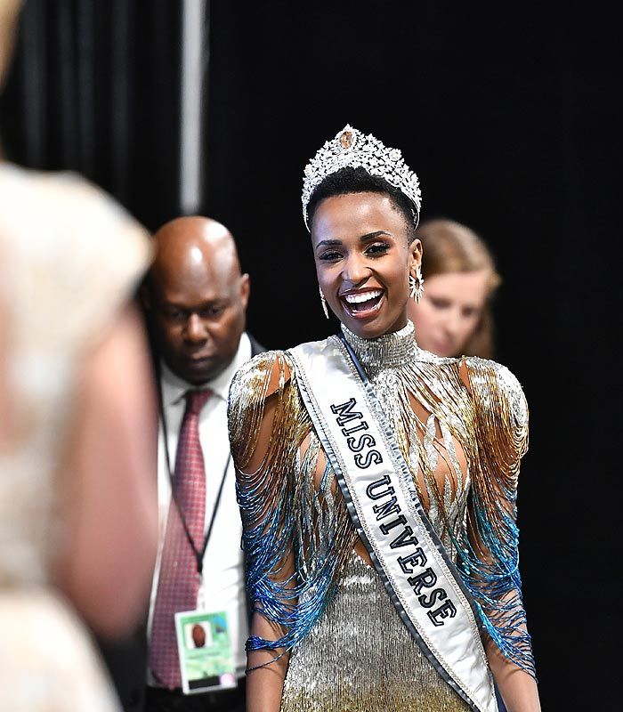 Así es la sudafricana Zozibini Tunzi, la activista por la igualdad que ha ganado Miss Universo