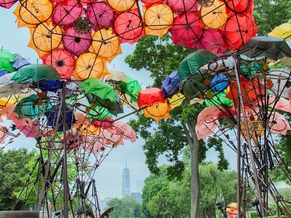 Las hortensias han inspirado el pabellón efímero de la arquitecta Izaskun Chinchilla en la isla de los Gobernadores de Nueva York. © Sergio Reyes
