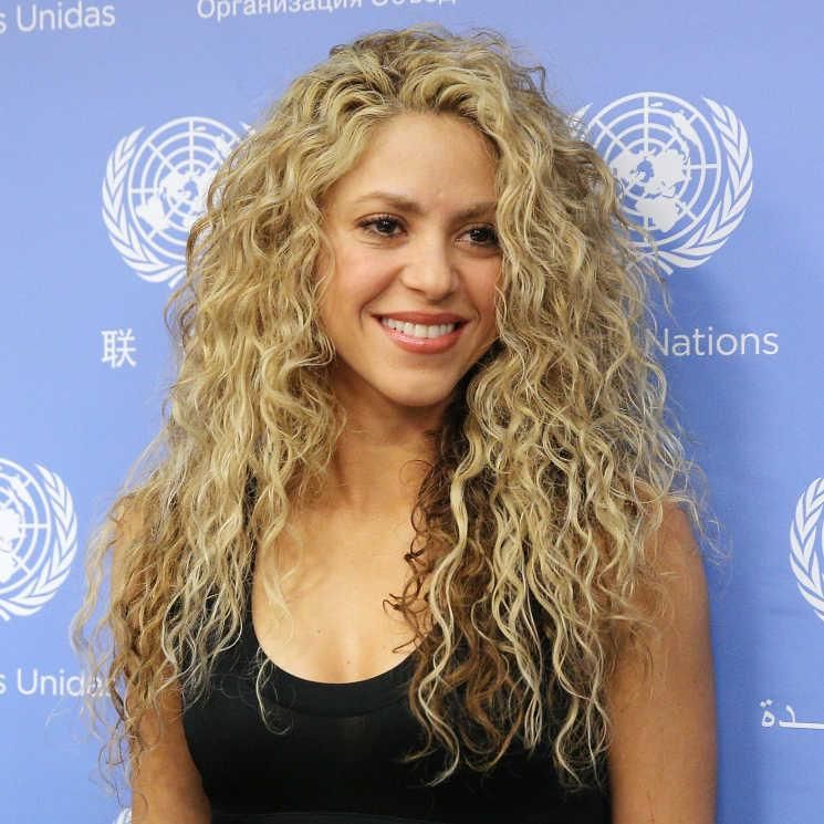 shakira curly hair