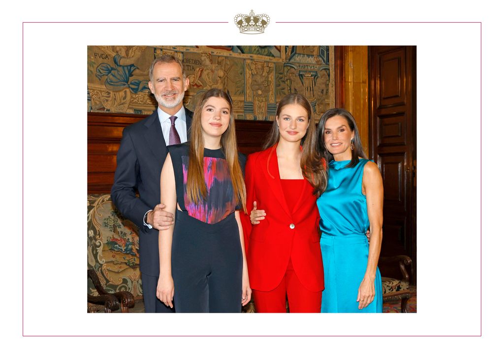 La felicitación de Navidad de los reyes de España con sus hijas, la princesa de Asturias y la infanta Sofía