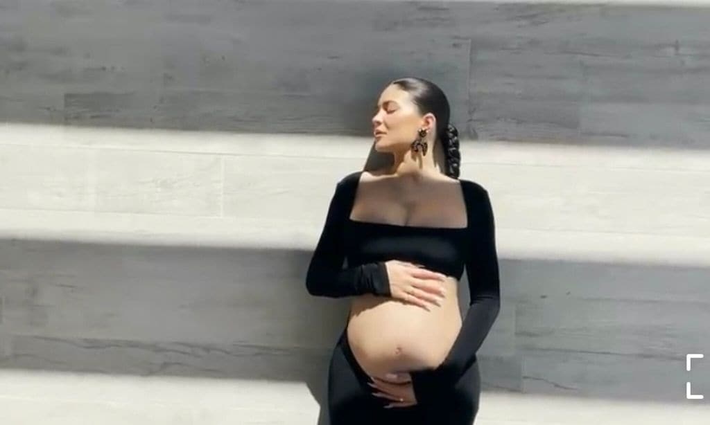 Kylie Jenner confirms pregnancy