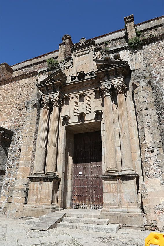 Todo listo para la boda de Isabelle Junot y Álvaro Falcó en Plasencia 