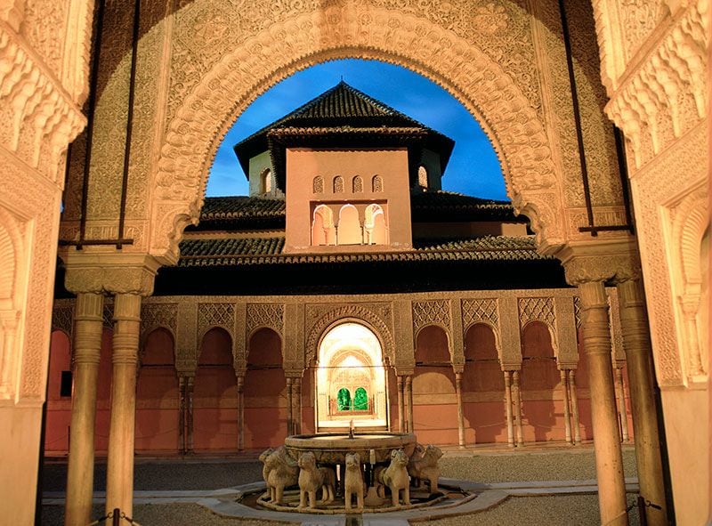 granada alhambra patio leones