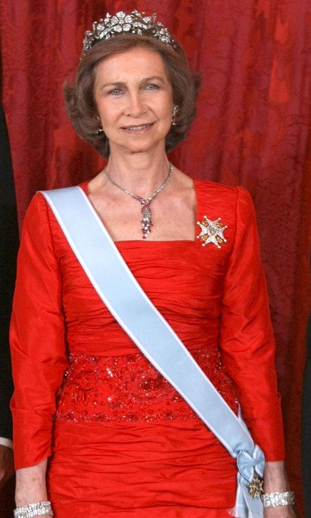 La reina Sofía con un cabujón