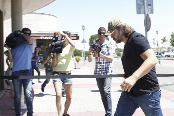 Javier Bardem a su llegada al tanatorio
