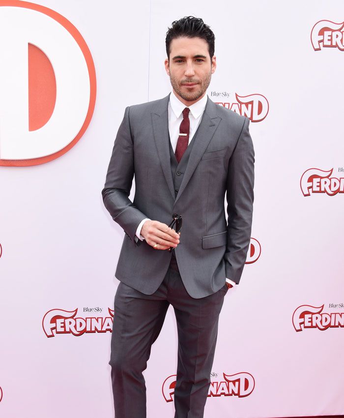 miguel angel silvestre traje