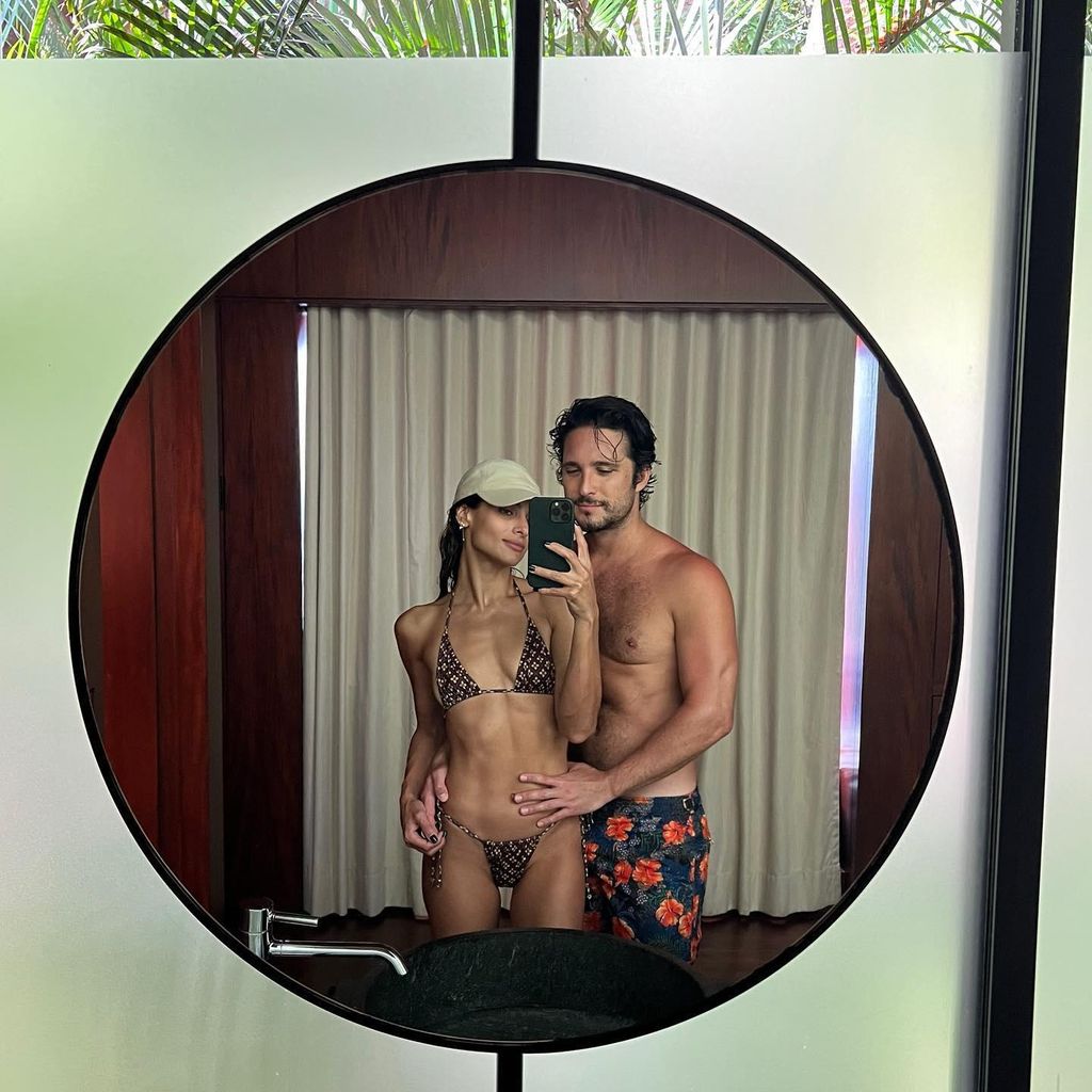 diego boneta y renata notni