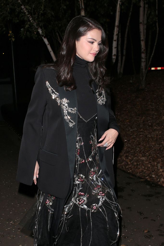 Selena Gomez vestido negro 