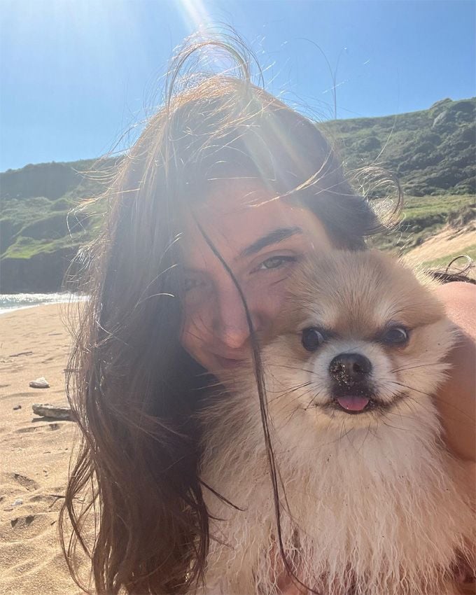 Lucía Rivera con su perro