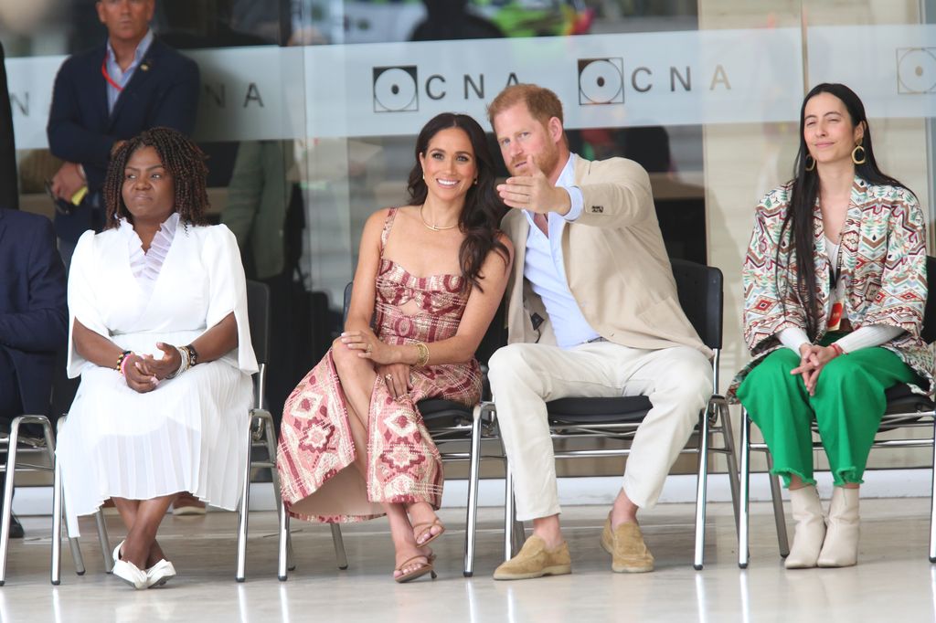 HARYY Y MEGHAN VISITAN EL CENTRO NACIONAL DE LAS ARTES DELIA ZAPATA DURANTE SU VIAJE A BOGOTÁ COLOMBIA