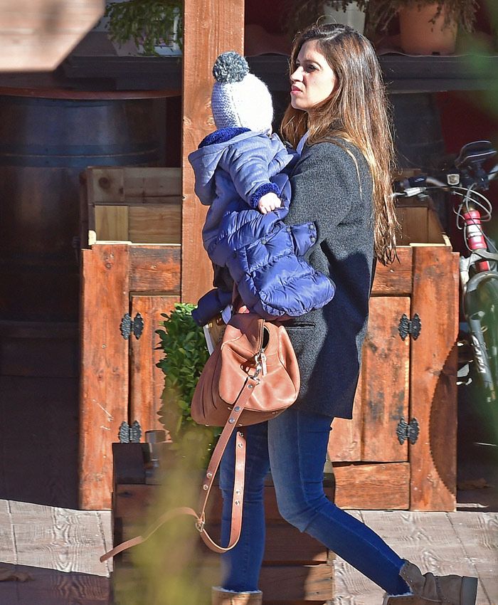 Sara Carbonero de paseo con su hijo