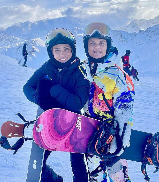 Elsa Pataky con una amiga en la nieve 