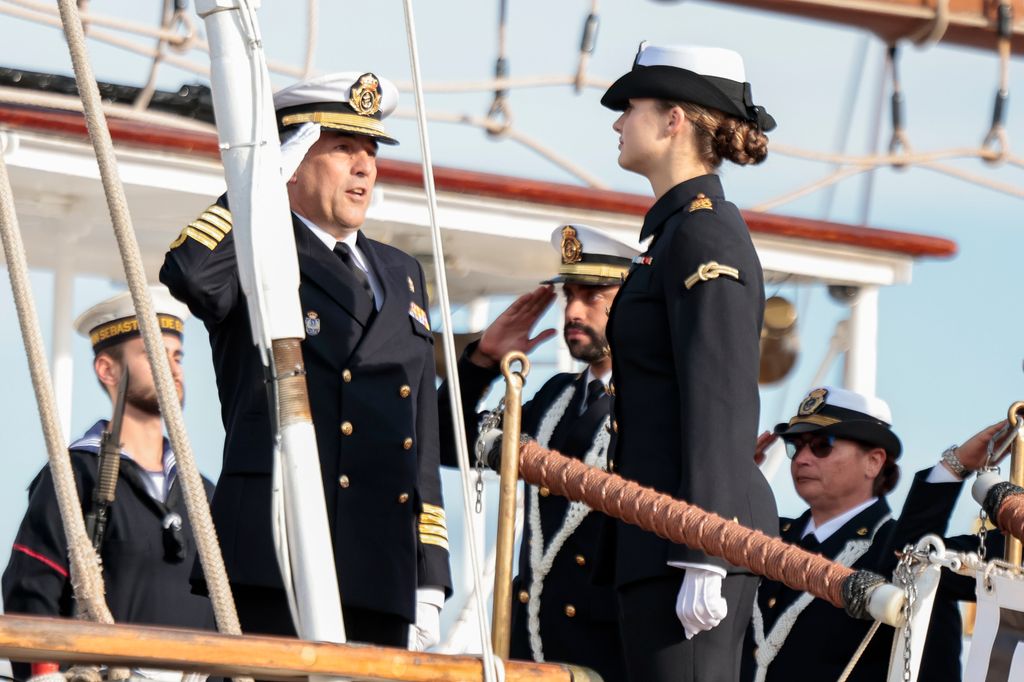 LA PRINCESA LEONOR SE EMBARCA EN EL JUAN SEBASTIAN ELCANO