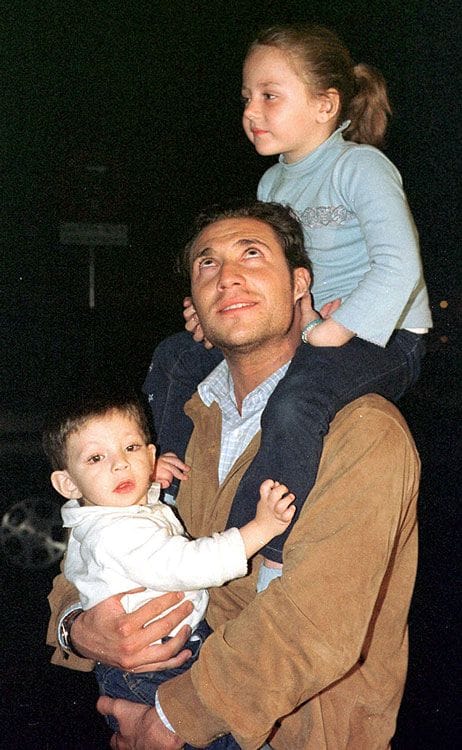 Antonio David con sus hijos