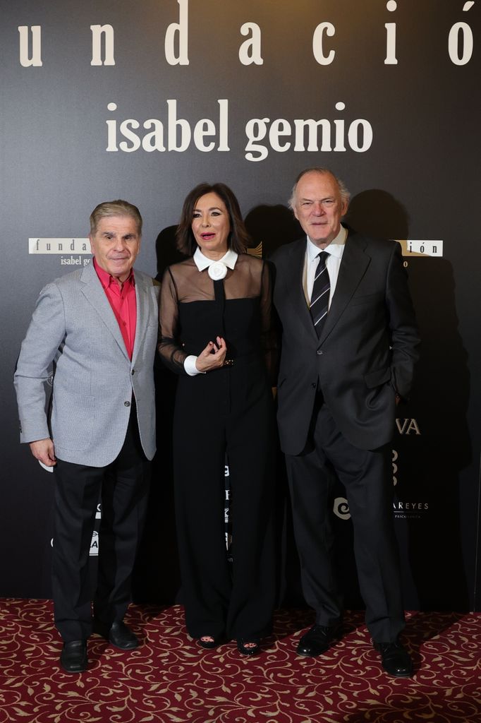 Pedro Piqueras, Isabel Gemio y Pedro Ruiz en en el 17 aniversario de de Fundación Isabel Gemio