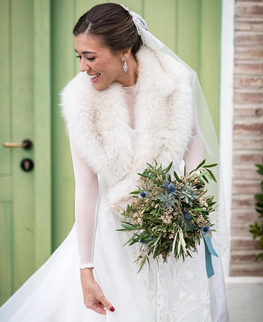 Look de novia con cuello de pelo