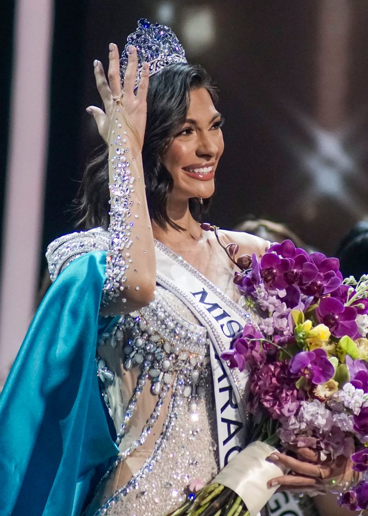 En 2023, Sheynnis hizo historia al convertirse en ganar la primera corona de Miss Universo para su país