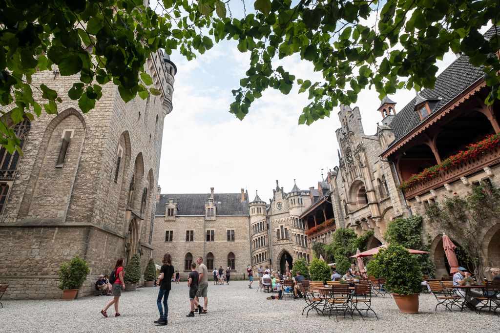 Aunque la mayor parte del Castillo de Marienburg está cerrada al público por necesitar una profunda rehabilitación, hay zonas que se pueden visitar