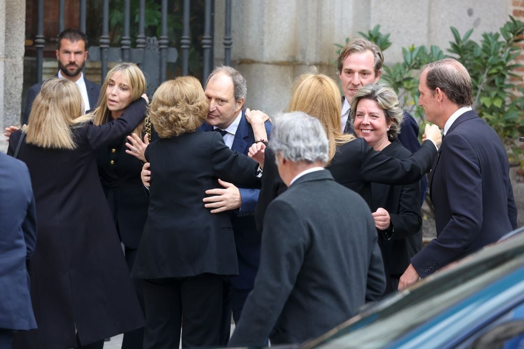 La última foto de Juan Gómez-Acebo en el funeral de su hermano Fernado Gómez-Acebo el 8 de abril de 2024