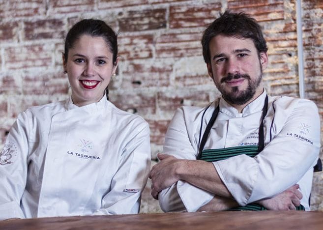 Javier Estévez (chef de 'La Tasquería') y Clara P. Villalón, jefa de sala del restaurante.
