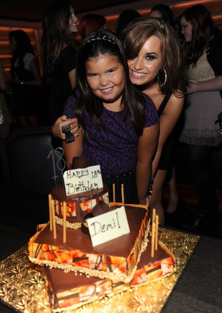 Demi Lovato y su hermana Madison de la Garza. 2010