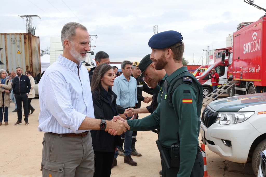  LOS REYES FELIPE VI Y LETIZIA VIAJAN A LAS ZONAS AFECTADAS POR LA DANA