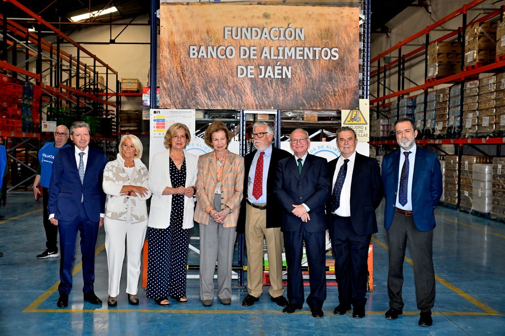 Reina Sofía en su visita al Banco de Alimentos de Jaén el 22 de octubre de 2024