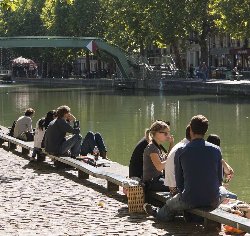 Jardines y zonas verdes en el río Sena, París