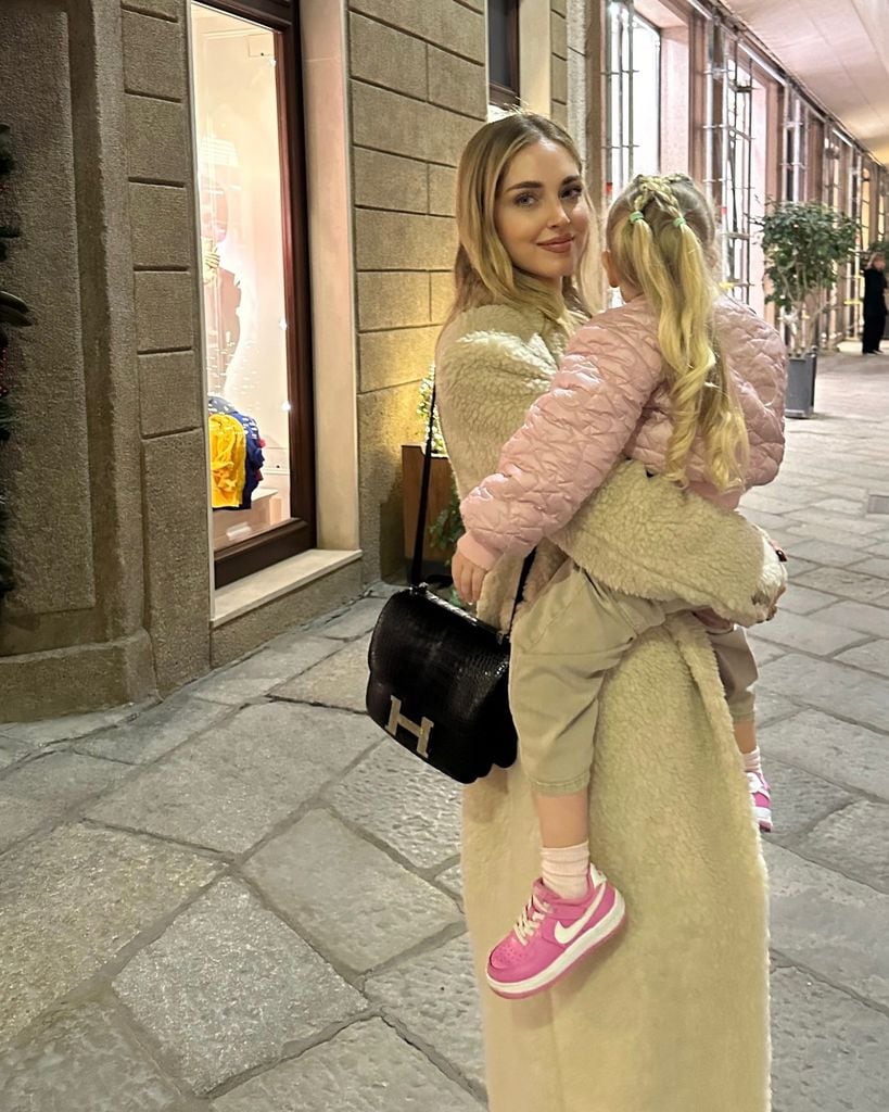 Chiara Ferragni con su hija