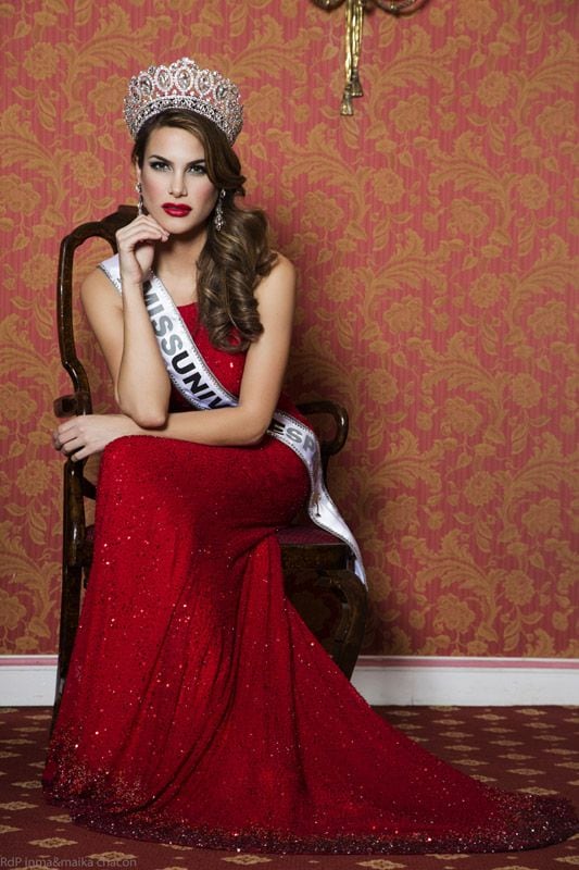 Si gana, Carla Barber seguirá los pasos de la colombiana Paulina Vega, Miss Universo 2014, instalándose durante un año en Nueva York para desde allí volcarse en obras benéficas y en su carrera como modelo
