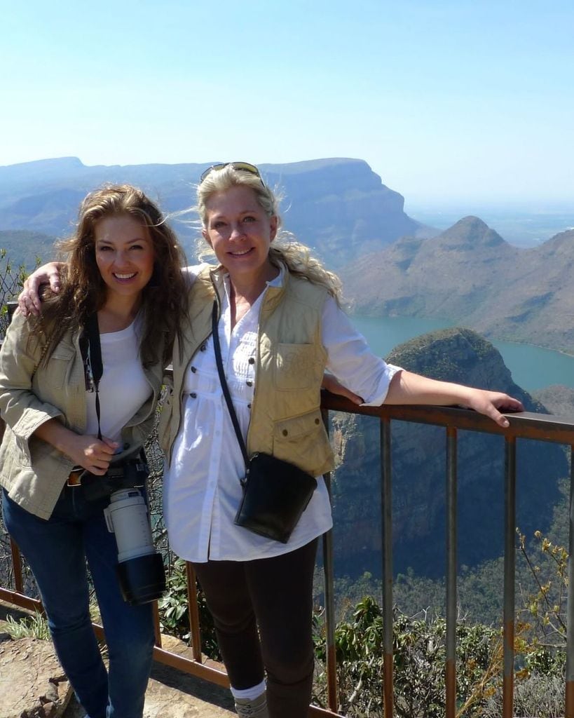 Thalía y su hermana Ernestina