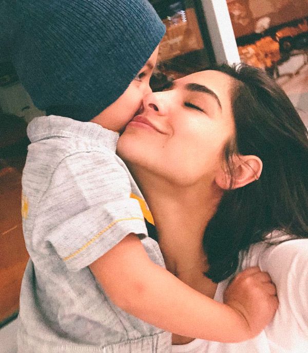 Alejandra Espinoza y su hijo Matteo