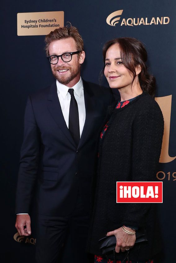 Simon Baker y Rebecca Rigg