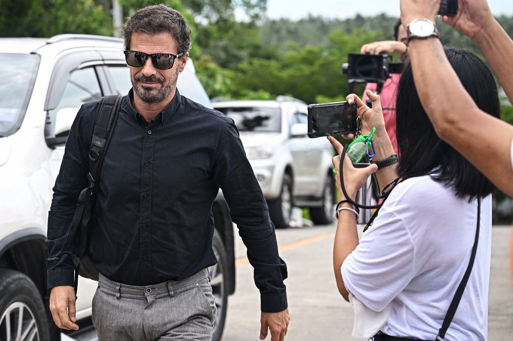 Spanish actor Rodolfo Sancho arrives at court to attend the ruling of his son Daniel Sancho Bronchalo, who is accused of killing Colombian plastic surgeon Edwin Arrieta Arteaga on the island of Koh Pha Ngan in August 2023, at the Koh Samui Provincial Court on August 29, 2024. (Photo by Lillian SUWANRUMPHA / AFP) (Photo by LILLIAN SUWANRUMPHA/AFP via Getty Images)